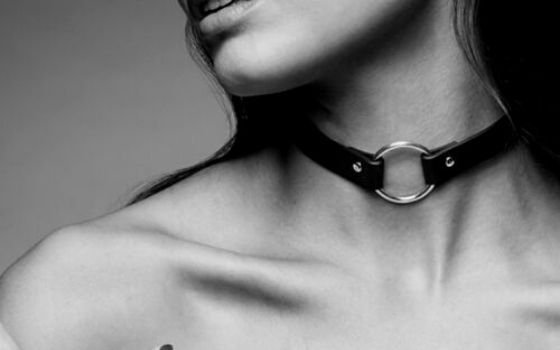 desfile -joyas-eroticas-bijoux-indiscret-bilbao-Lola Dacosta-sex-coach-sex-shop